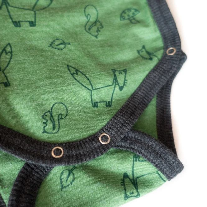 wickelbody-waldgrun-fuchs-merinowolle-seide-biogots-100-bio-wolle-seide-tencel-original-von-gluckskind-hoher-uv-schu(9).jpg
