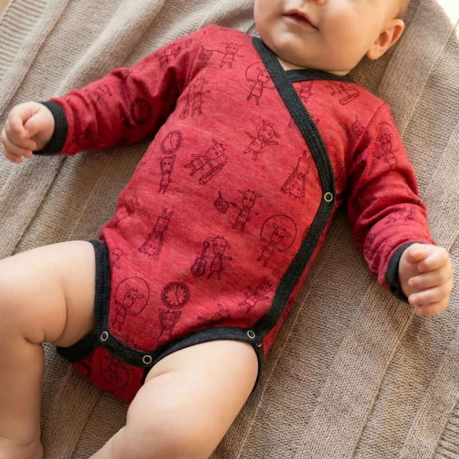 Glueckskind_wickelbody_himbeere_geisslein_merinowolle_Seide.webp